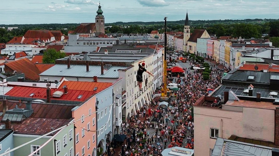Bildquelle: mühldorf BEWEGT 2025 - Slackline-Event Friedi Kühne Bildquelle: mühldorf BEWEGT 2025 - Slackline-Event Friedi Kühne